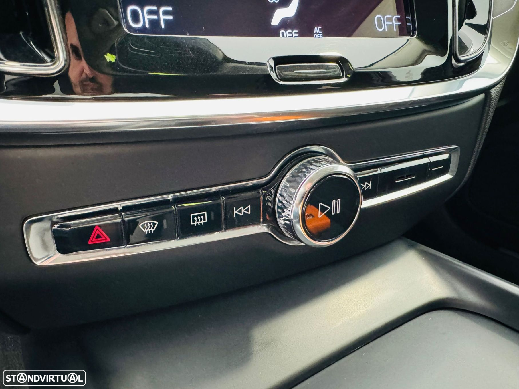 Volvo V60 2.0 B4 Momentum Core Geartronic - 15