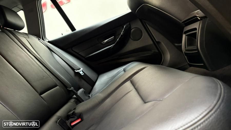 BMW 318 d xDrive Line Sport - 27