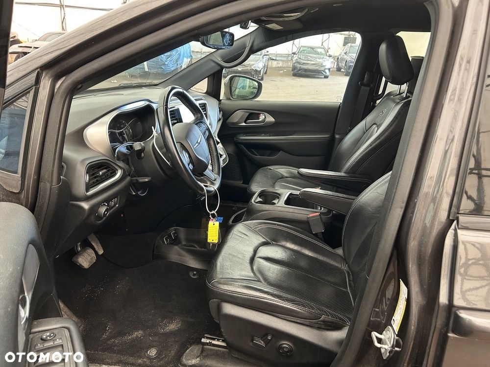 Chrysler Pacifica - 33