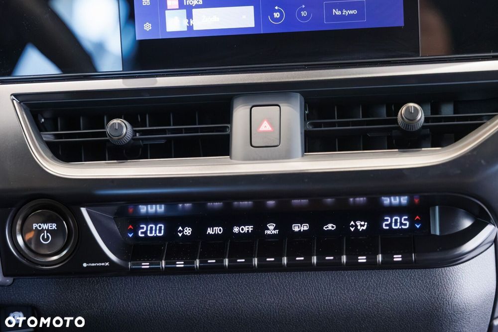 Lexus UX 300h Business - 17