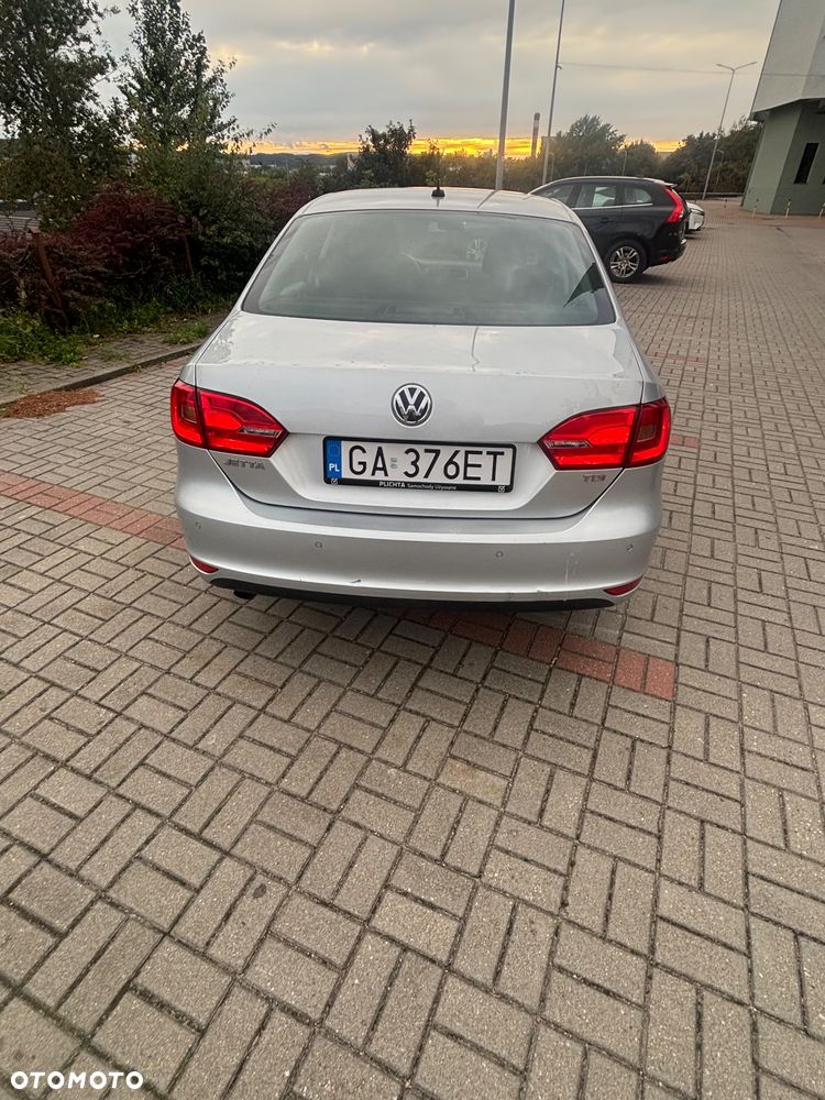 Volkswagen Jetta 1.6 TDI Comfortline - 6