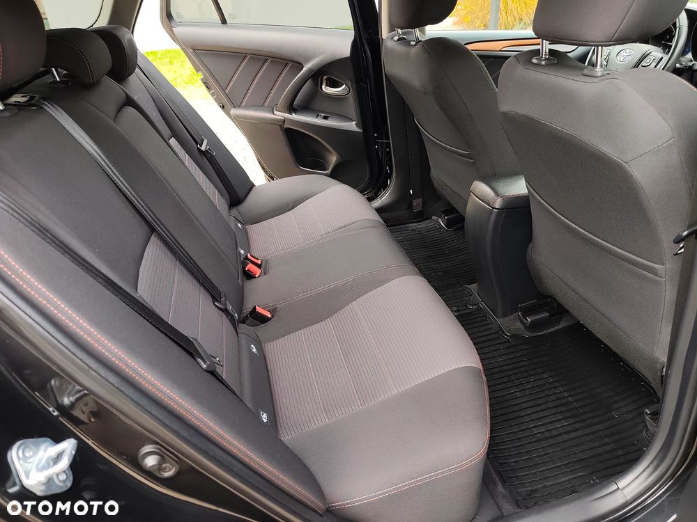Toyota Avensis - 19