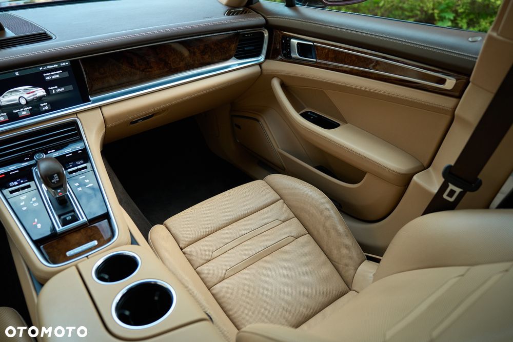 Porsche Panamera 4S - 32