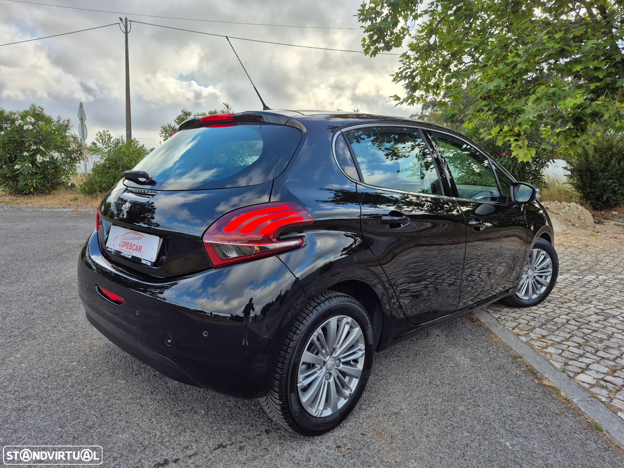Peugeot 208 1.2 PureTech Allure EAT6 - 6