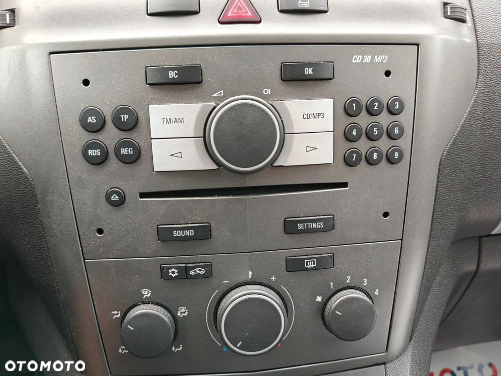 Kia Carnival V6 Executive - 30