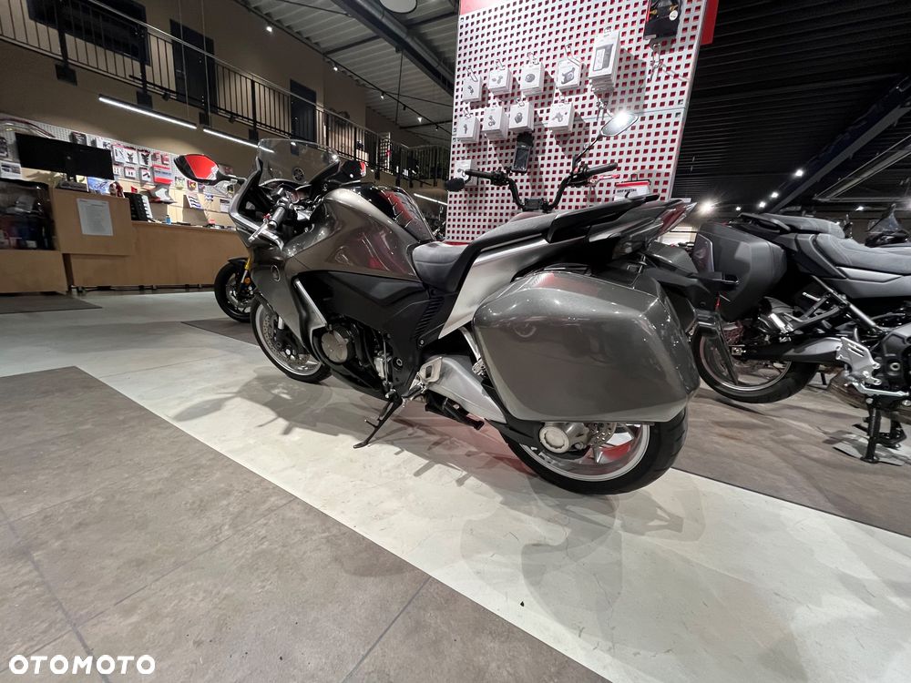Honda VFR - 3