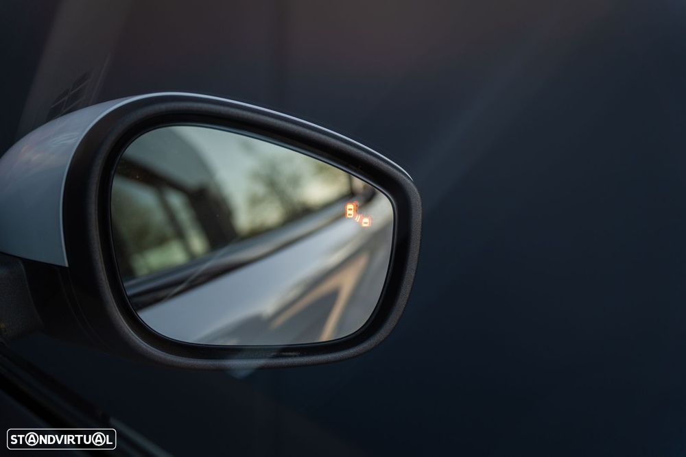 Ford Mustang Mach-E AWD PREMIUM - 31