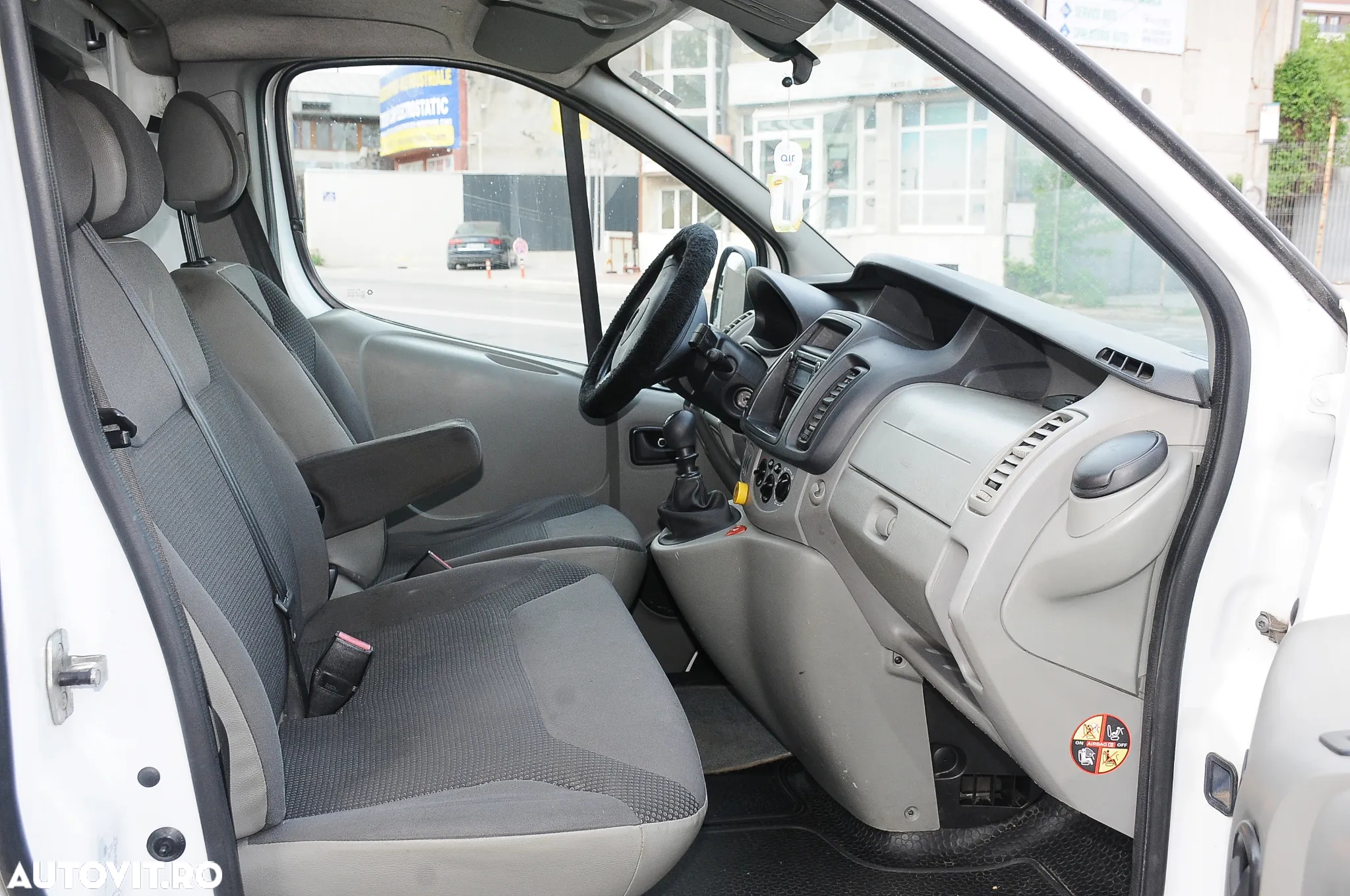 Opel Vivaro - 11