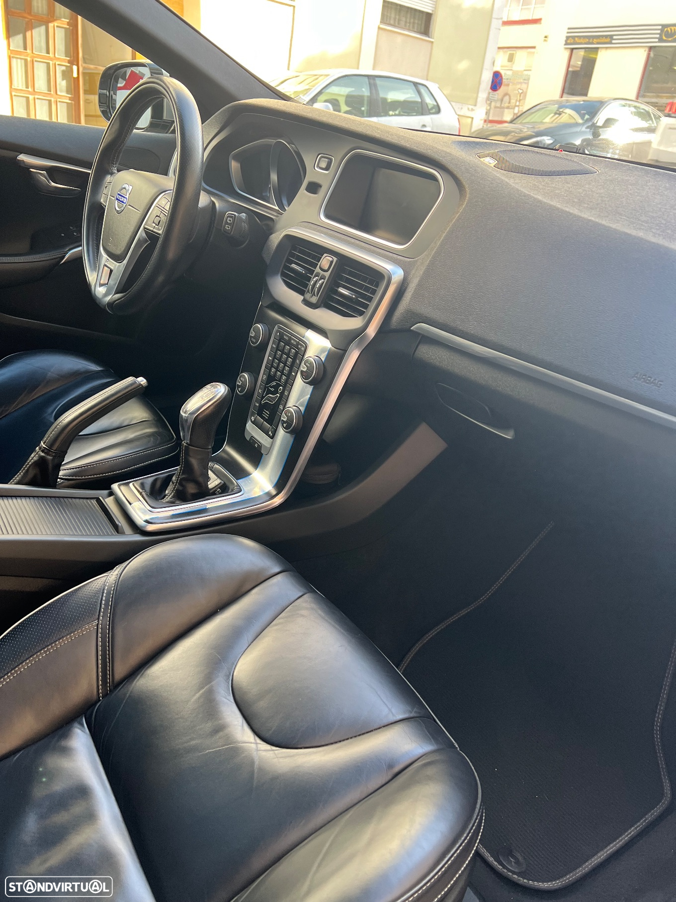 Volvo V40 D2 R Design - 3