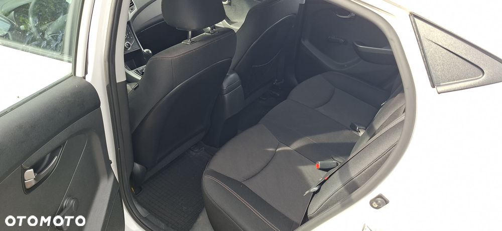Hyundai Elantra 1.6 Classic + - 10
