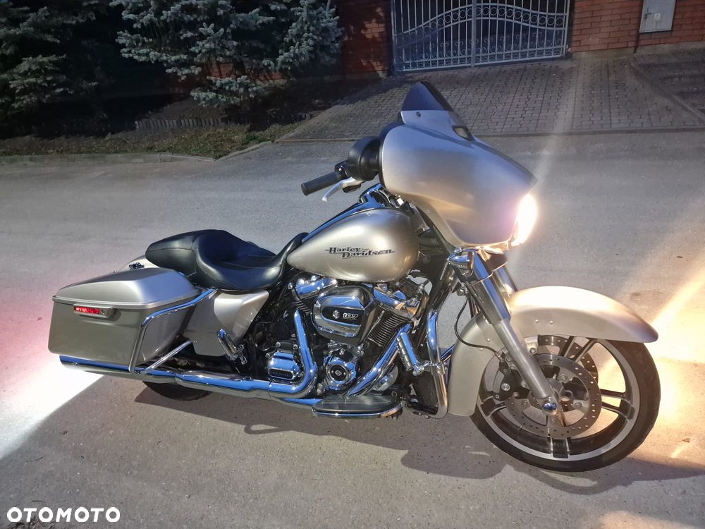Harley-Davidson Touring Street Glide - 28