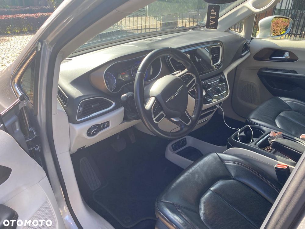 Chrysler Pacifica - 3