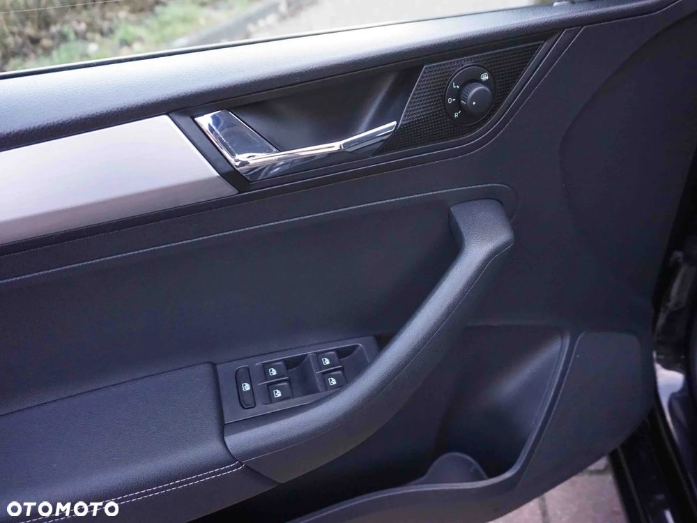 Skoda RAPID Spb 1.0 TSI Ambition - 23