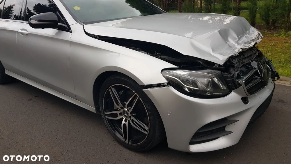 Mercedes-Benz Klasa E 220 d AMG - 18