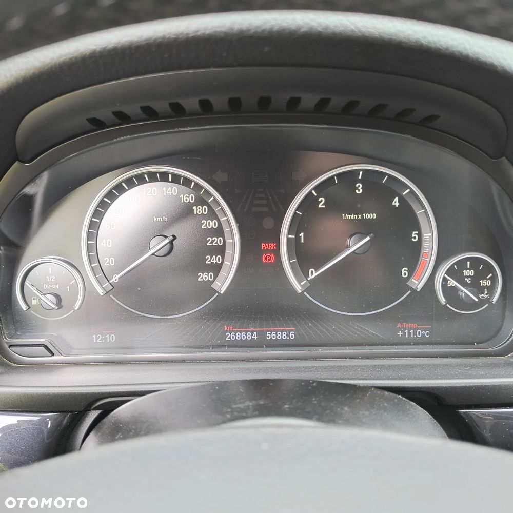 BMW Seria 5 525d - 8