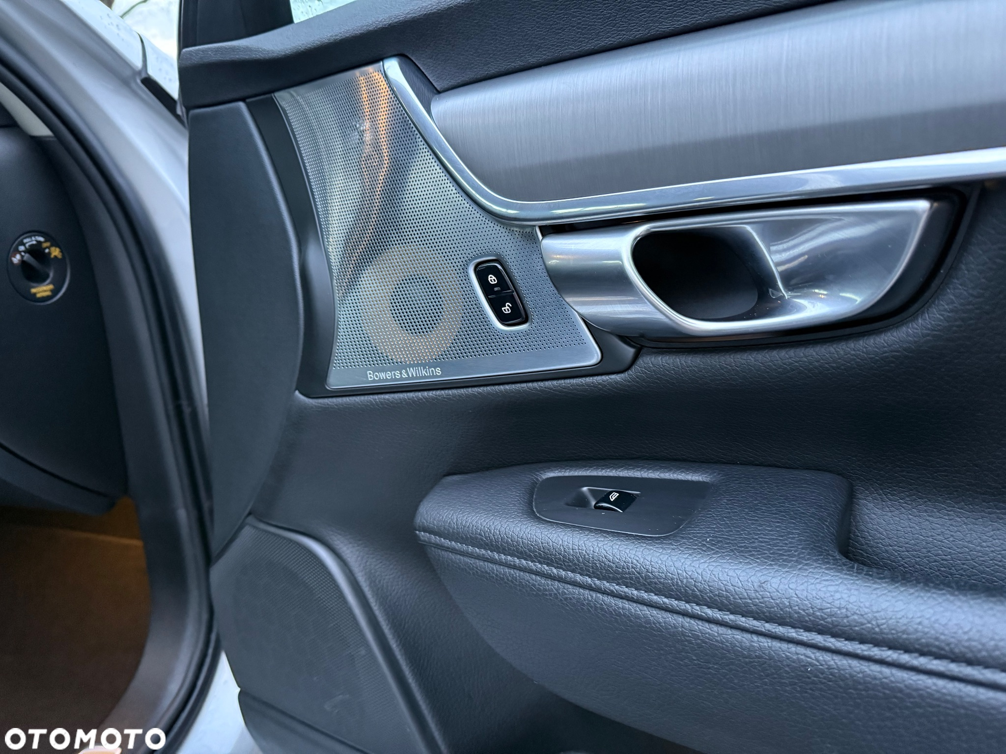 Volvo V90 D5 AWD Momentum - 35
