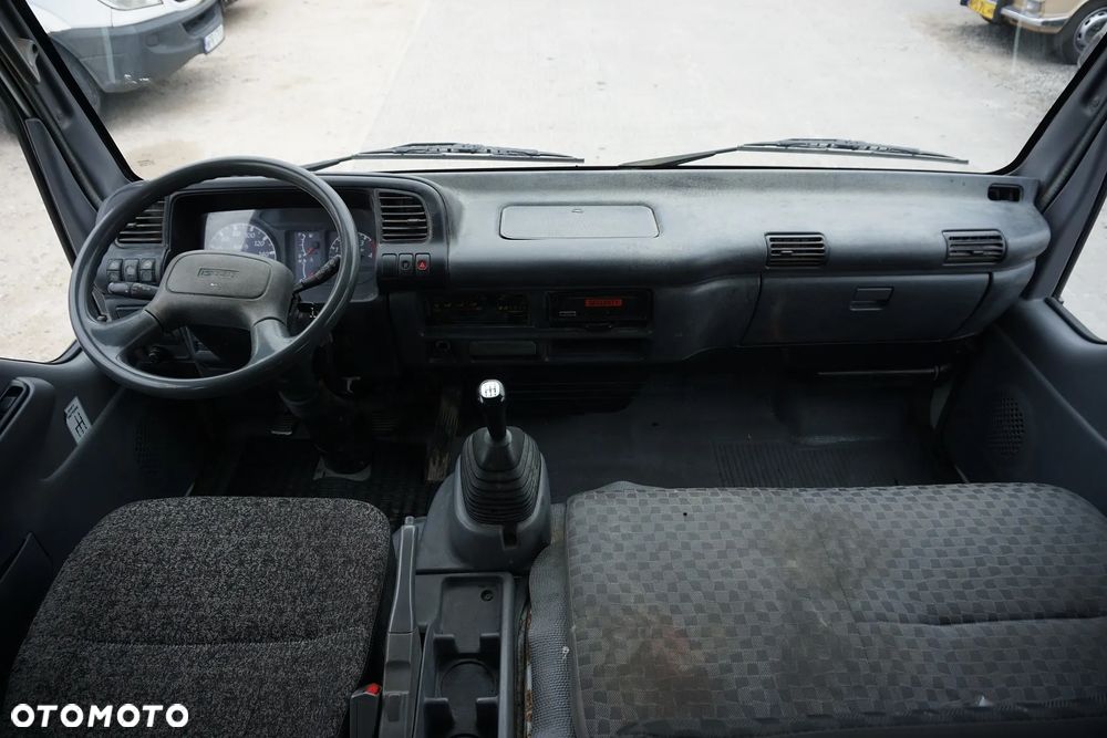 Isuzu NPR 7 osób, DOKA - 8