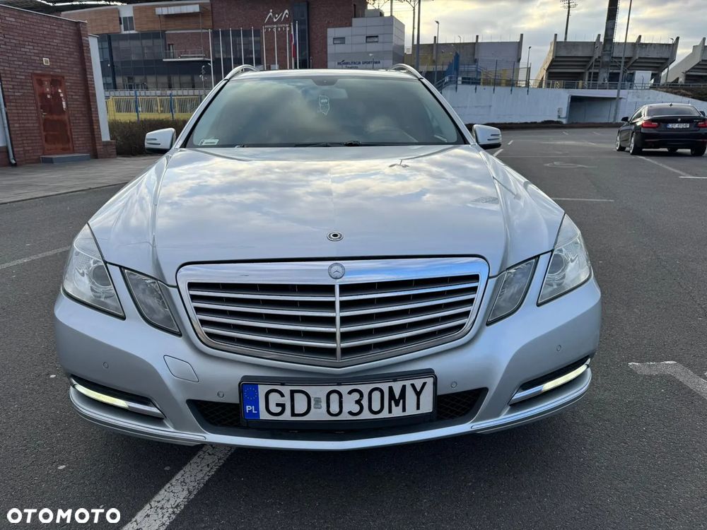 Mercedes-Benz Klasa E 200 CDI DPF BlueEFFICIENCY 7G-TRONIC Elegance - 2