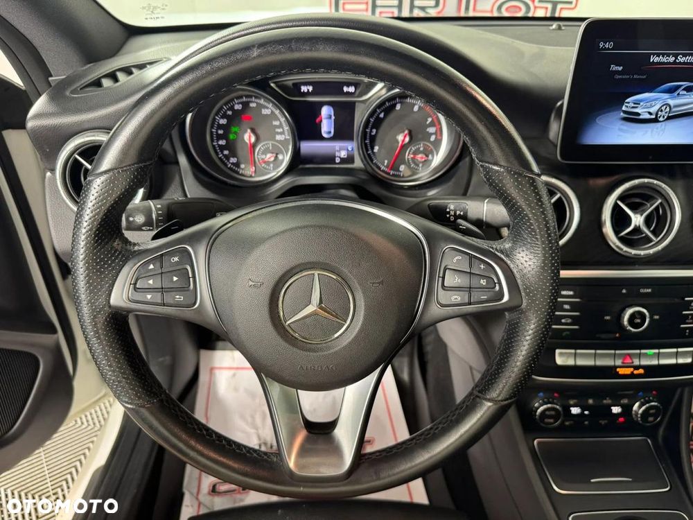 Mercedes-Benz CLA 250 4Matic 7G-DCT - 14