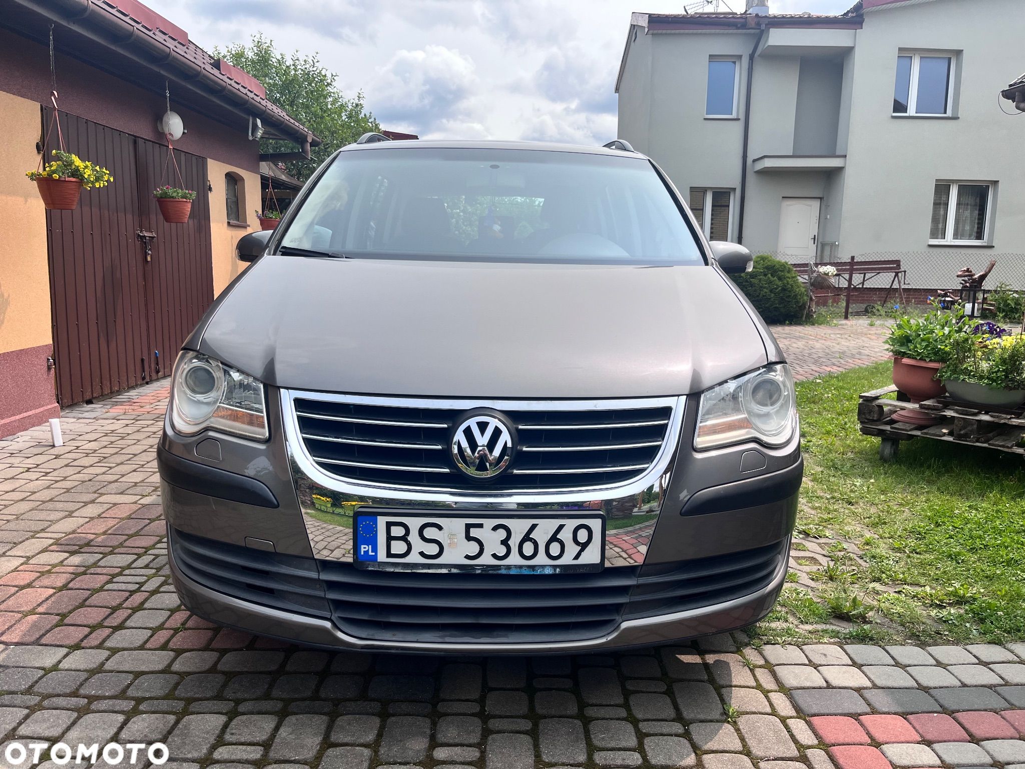 Volkswagen Touran - 1