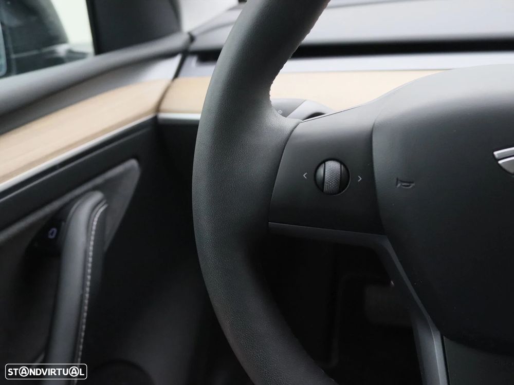 Tesla Model Y RWD - 8