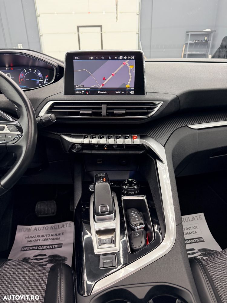 Peugeot 3008 1.2 PureTech Turbo S&S EAT6 Allure - 22