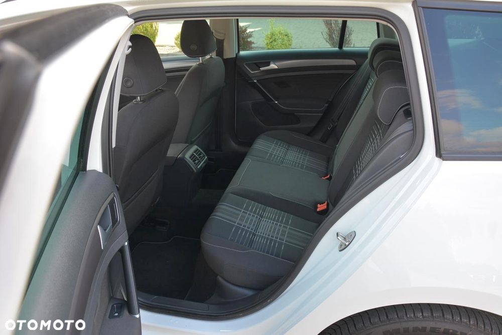 Volkswagen Golf 1.6 TDI BlueMotion Technology DSG Lounge - 19