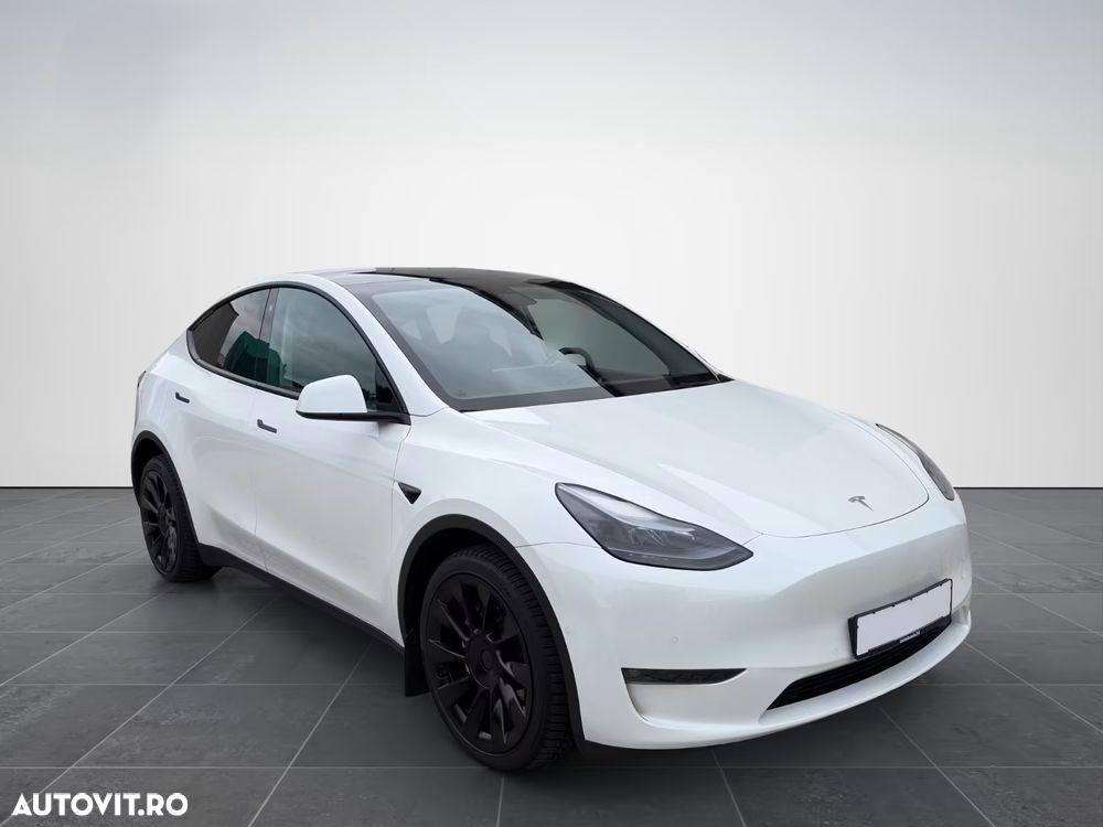 Tesla Model Y - 3
