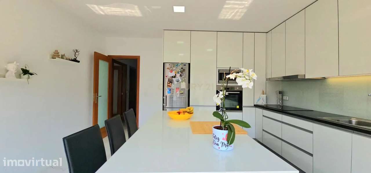 Apartamento T3 de Excelência, 149 m² de Área Útil, Garagem para 2 Carr - Grande imagem: 5/35