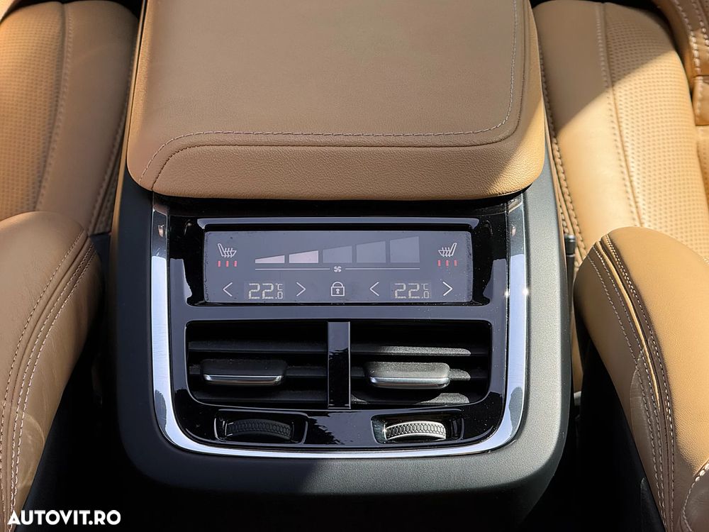 Volvo XC 60 B4 D AWD Ultimate Dark - 31