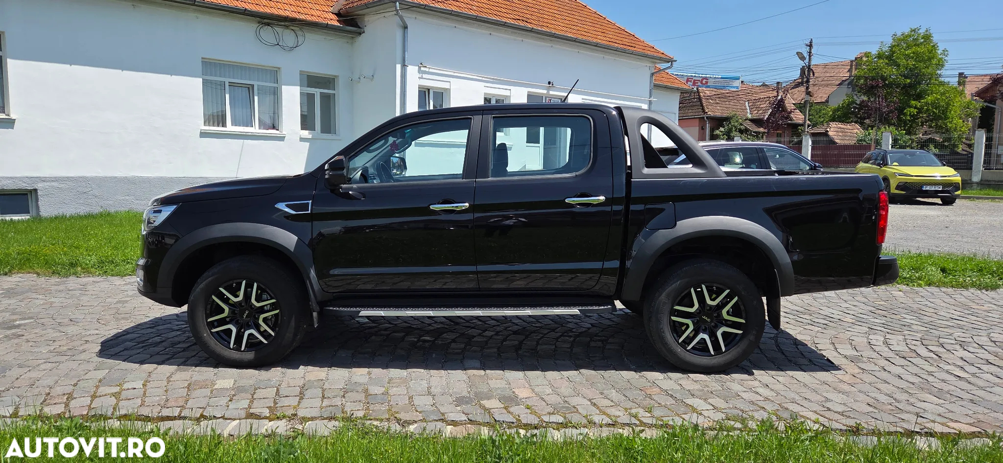 JAC T8 - 8