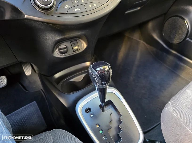 Toyota Yaris 1.5 HSD Exclusive+P.Luxury - 19