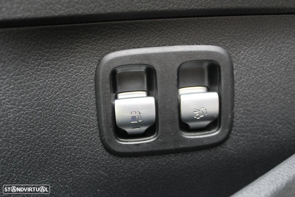 Mercedes-Benz C 300 e T 9G-TRONIC AMG Line - 32