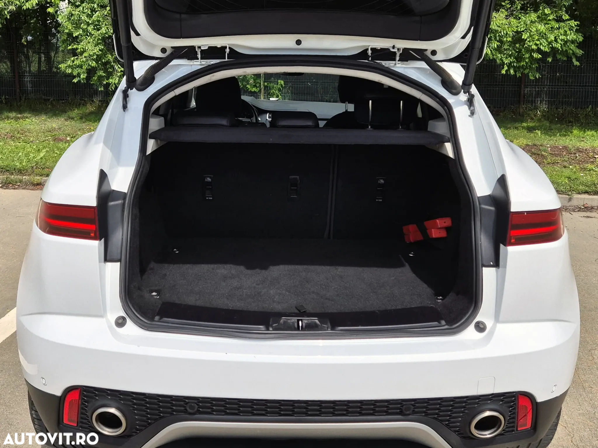 Jaguar E-Pace D150 AWD SE - 13