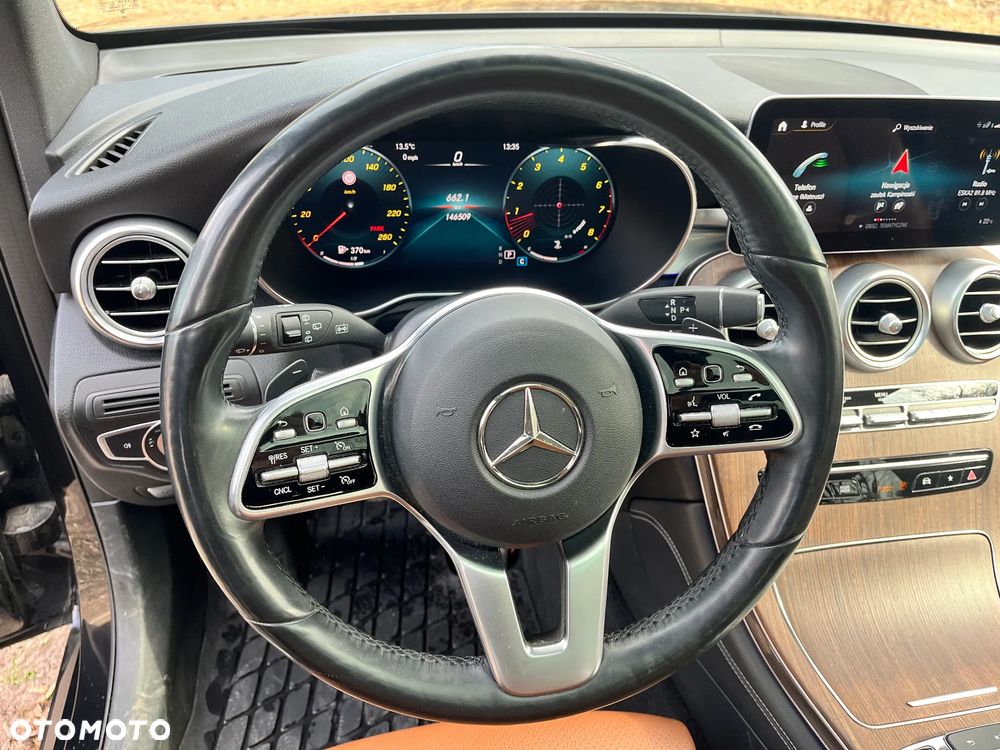 Mercedes-Benz GLC 300 4Matic 9G-TRONIC AMG Line - 11