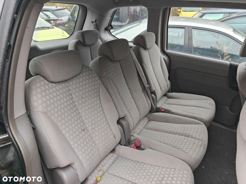 Kia Carnival - 6