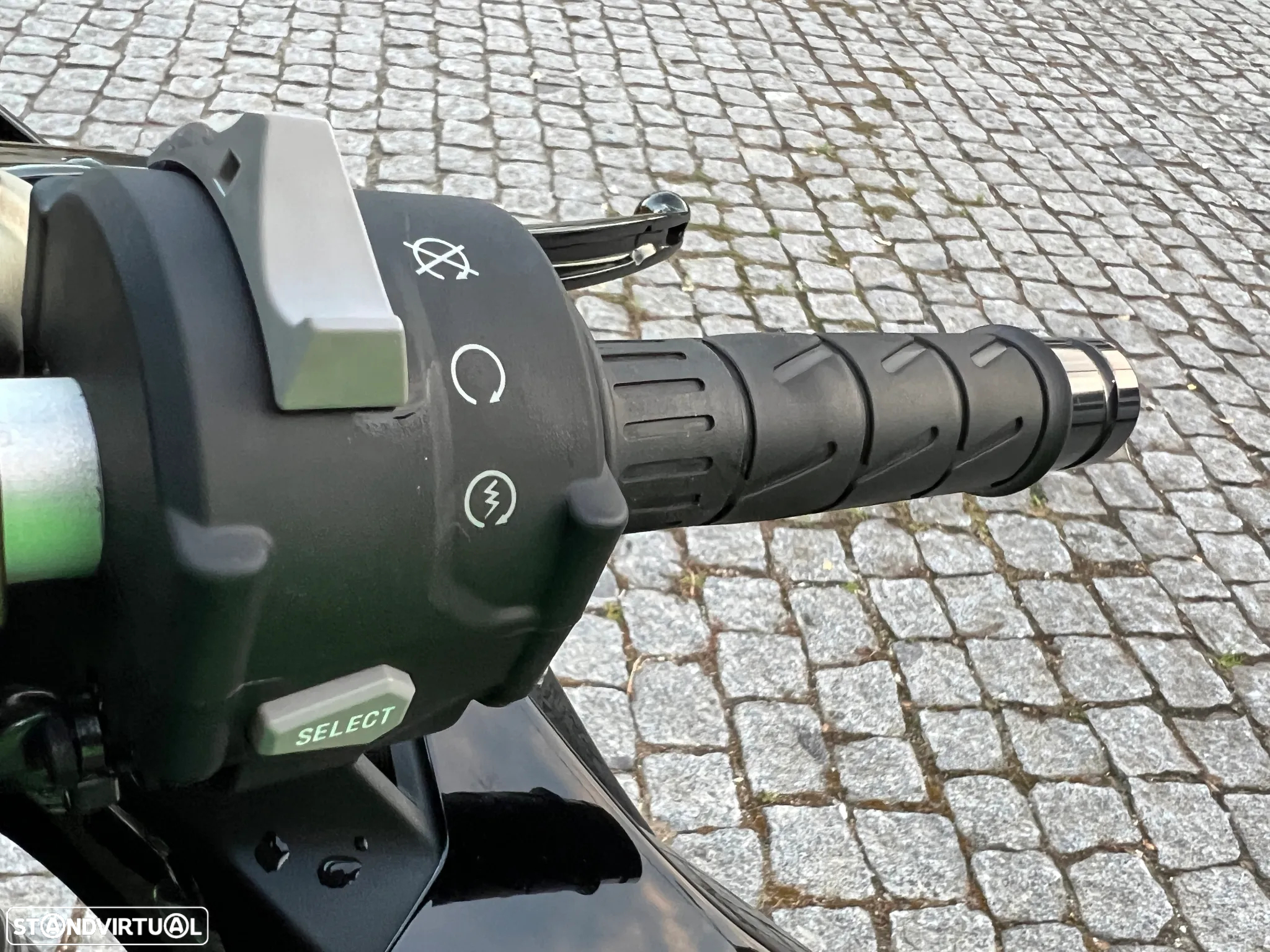 Kawasaki ZX 10R - 12