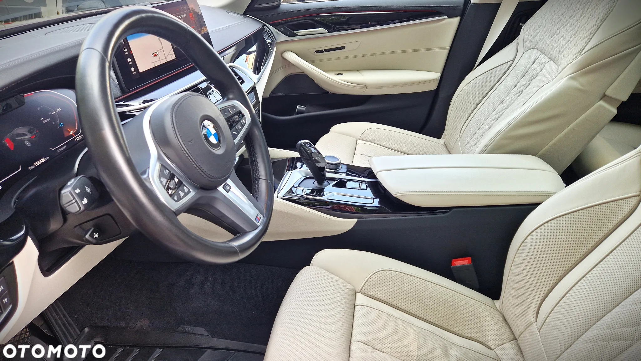 BMW Seria 5 540d xDrive Touring Luxury Line - 32