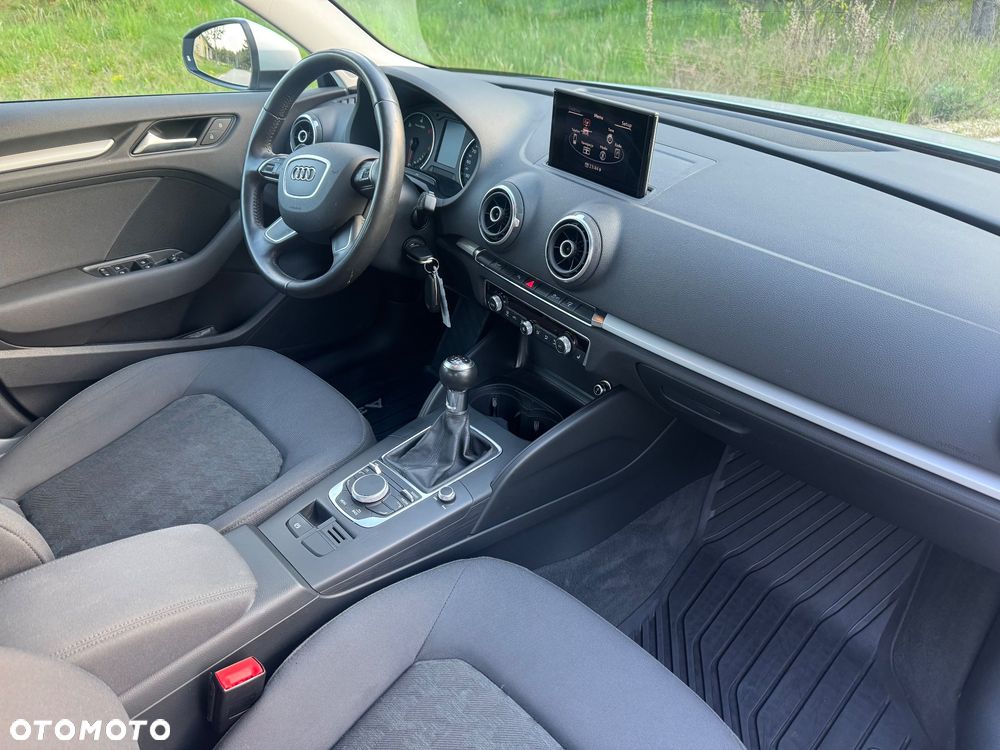 Audi A3 Sportback 1.6 TDI ultra Attraction - 9