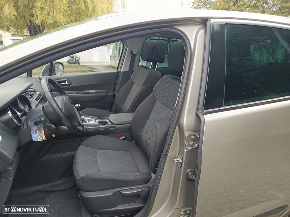 Peugeot 3008 1.6 HDi Premium JLL17 - 23