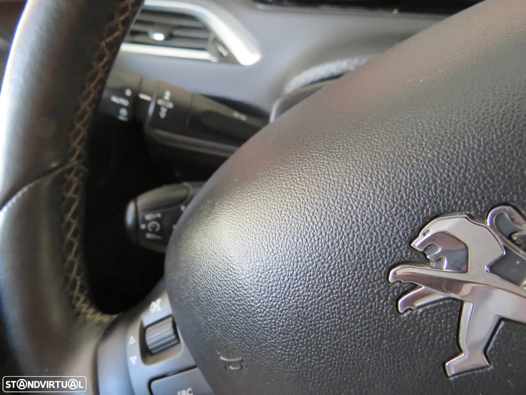 Peugeot 208 1.2 PureTech Allure - 20