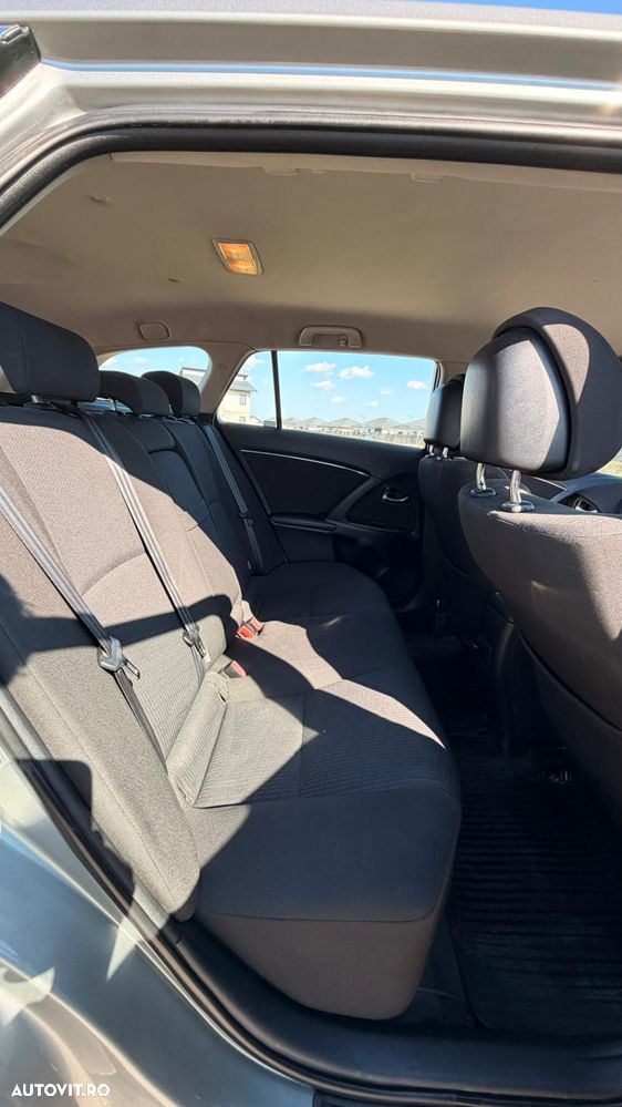 Toyota Avensis 2.0 D-4D Executive - 6