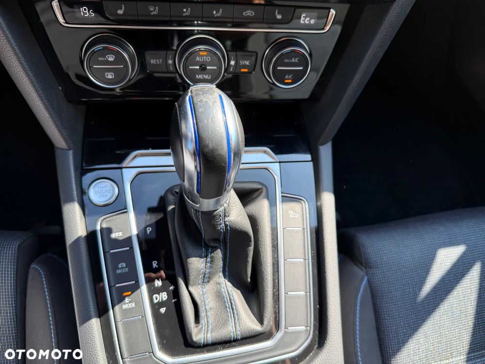 Volkswagen Passat - 26