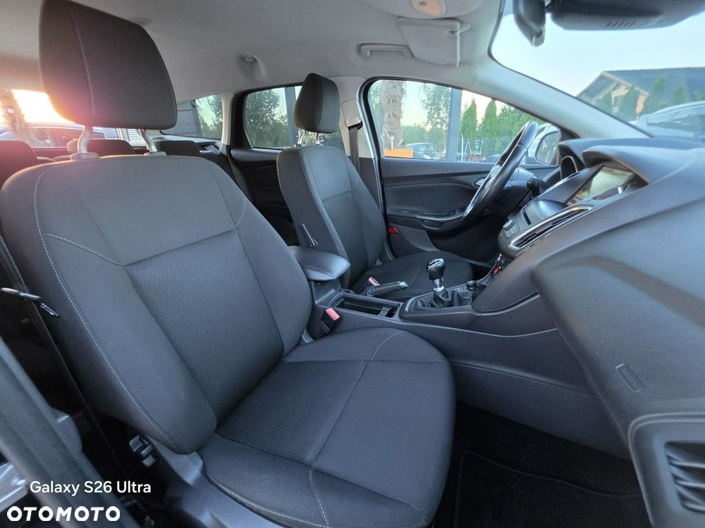 Ford Focus - 32