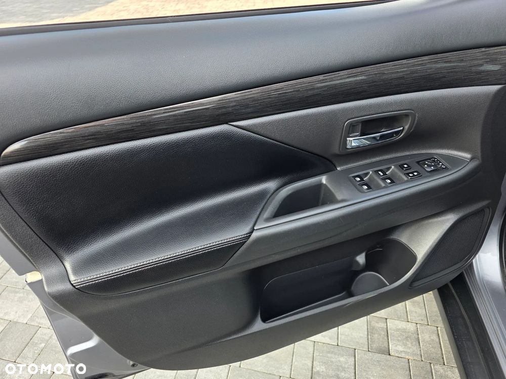 Mitsubishi Outlander 2.0 2WD CVT Diamant Edition+ - 19