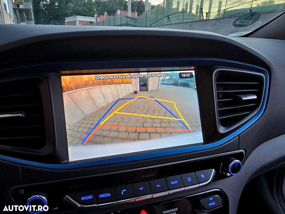 Hyundai IONIQ - 37