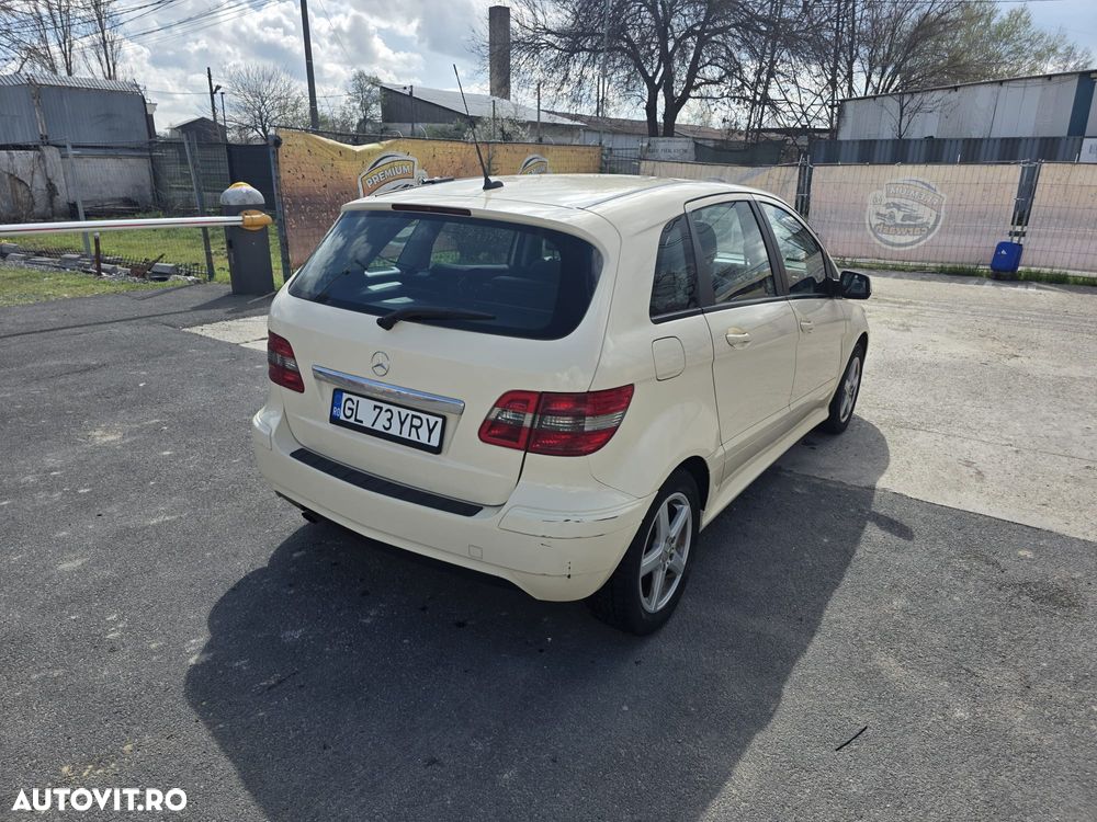 Mercedes-Benz B 180 - 9