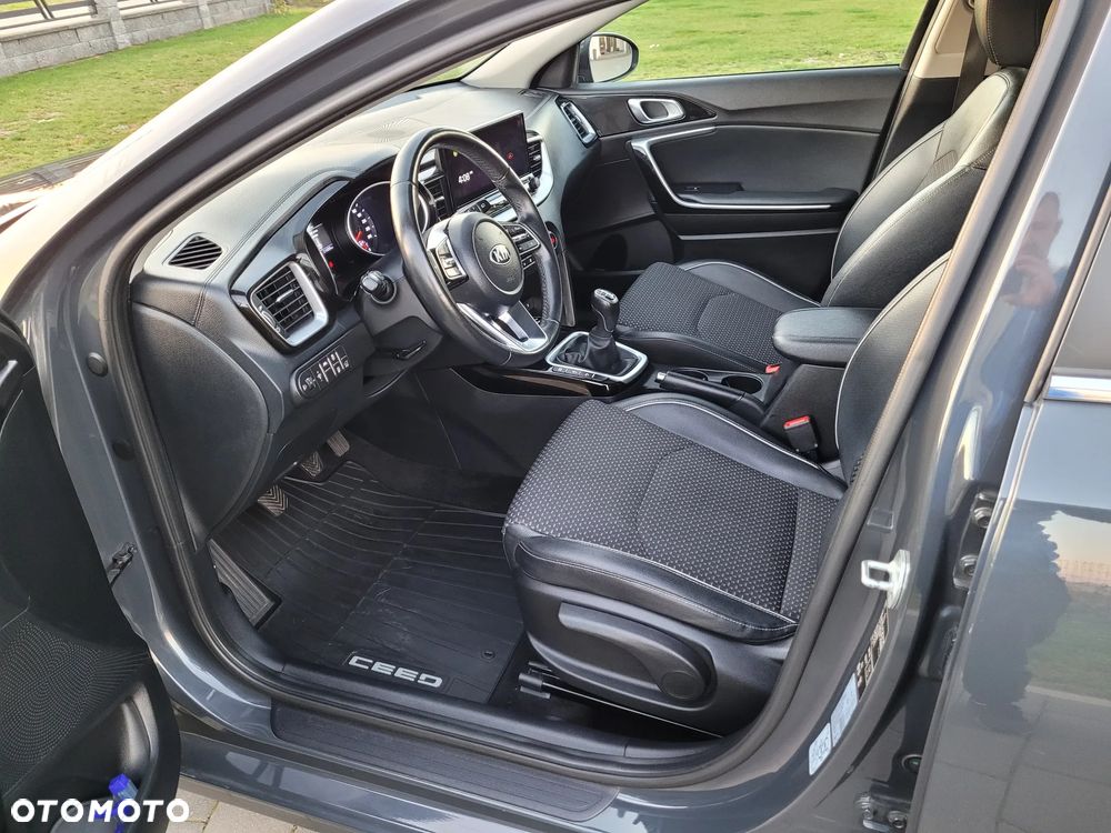 Kia Ceed 1.6 CRDi (48V Mild-Hybrid) Platinum - 20