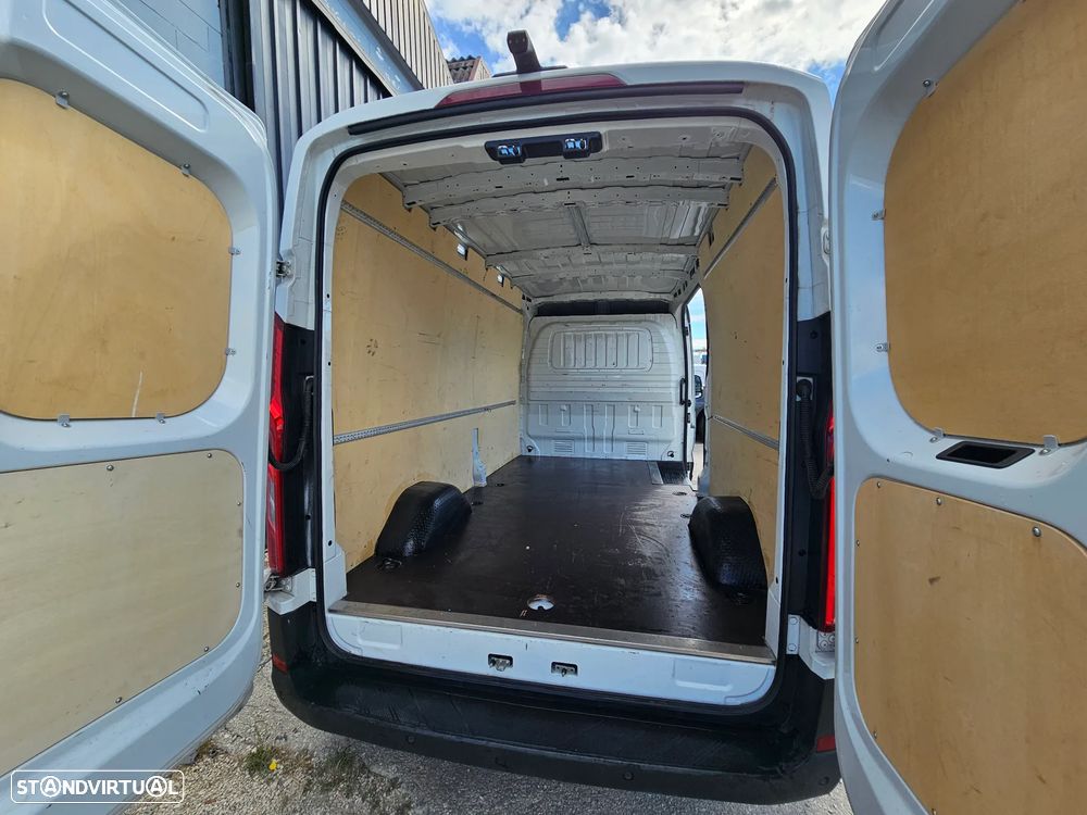 Maxus DELIVER 9 - 17
