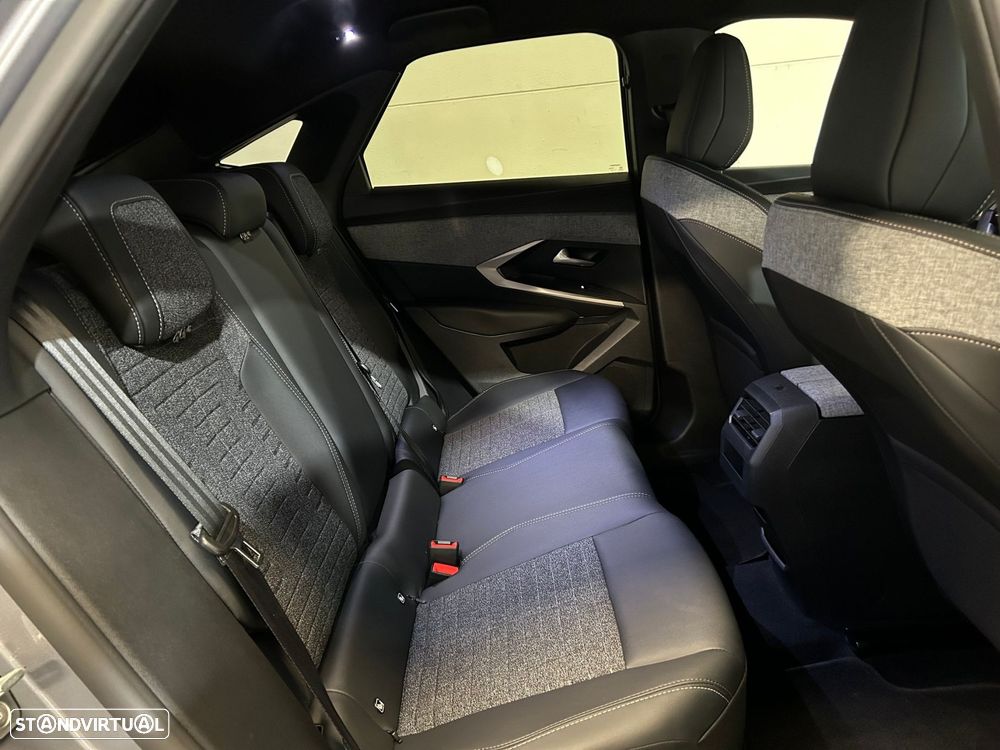 Peugeot 3008 1.2 Hybrid Allure e-DCS6 - 18